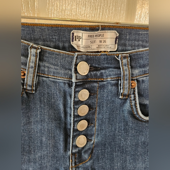 Free People Blue Skinny Jeans Trendy Distressed 26W - Picture 2 of 7